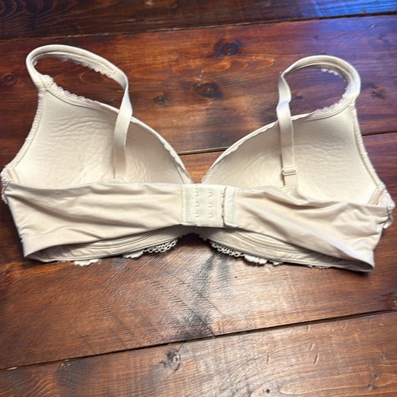 VICTORIA'S SECRET Body By Victoria No Wire Nude Bra 38D - Picture 4 of 6